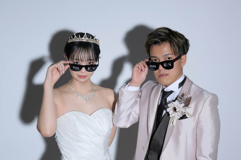 目元を出したお写真も！