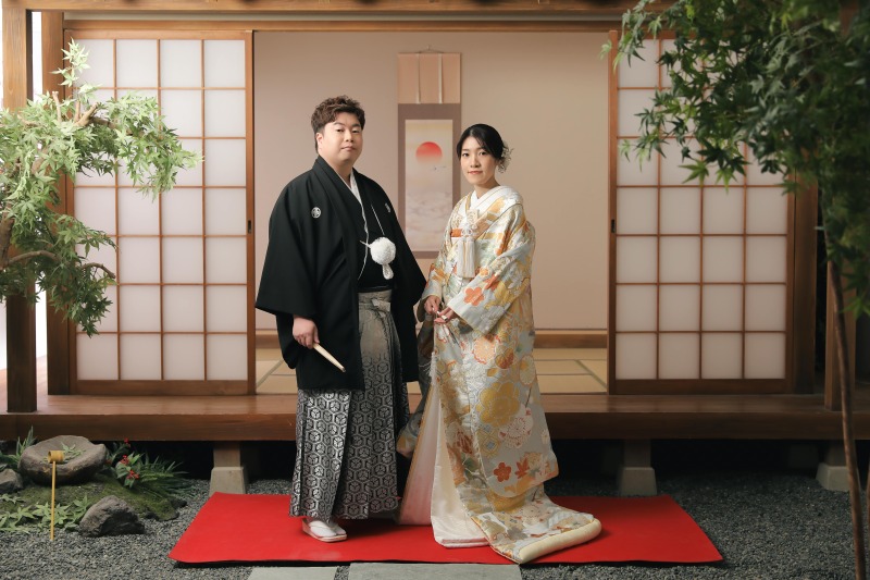 伝統的な立ち姿