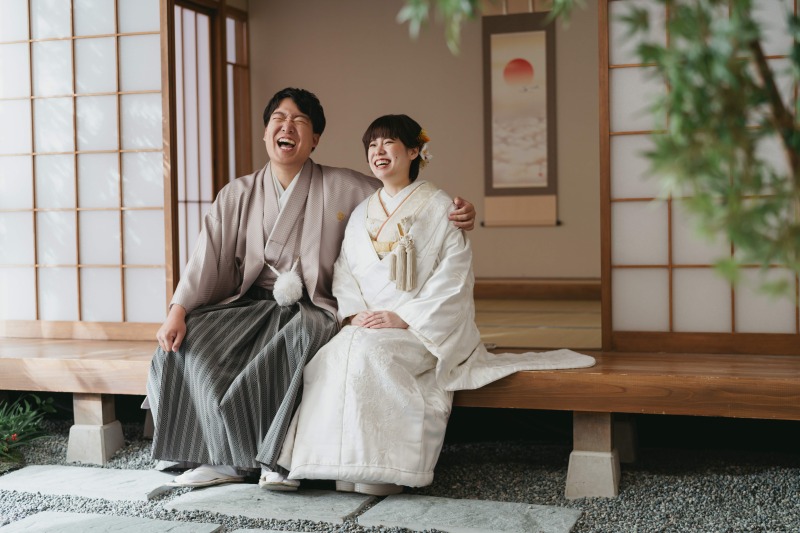 縁側に腰掛けて