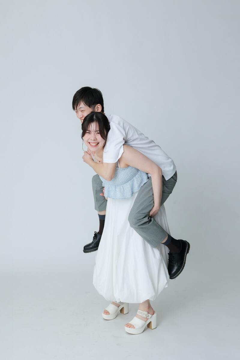 ご新郎様をおんぶ！