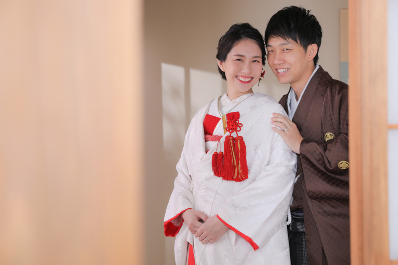 ご新婦様に頬を寄せるご新郎様の表情にご注目!