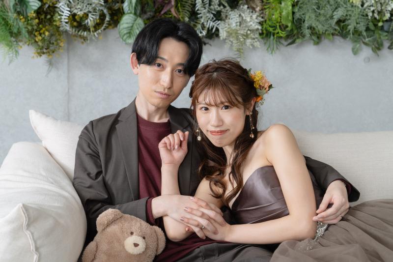 しっかり手を繋いで