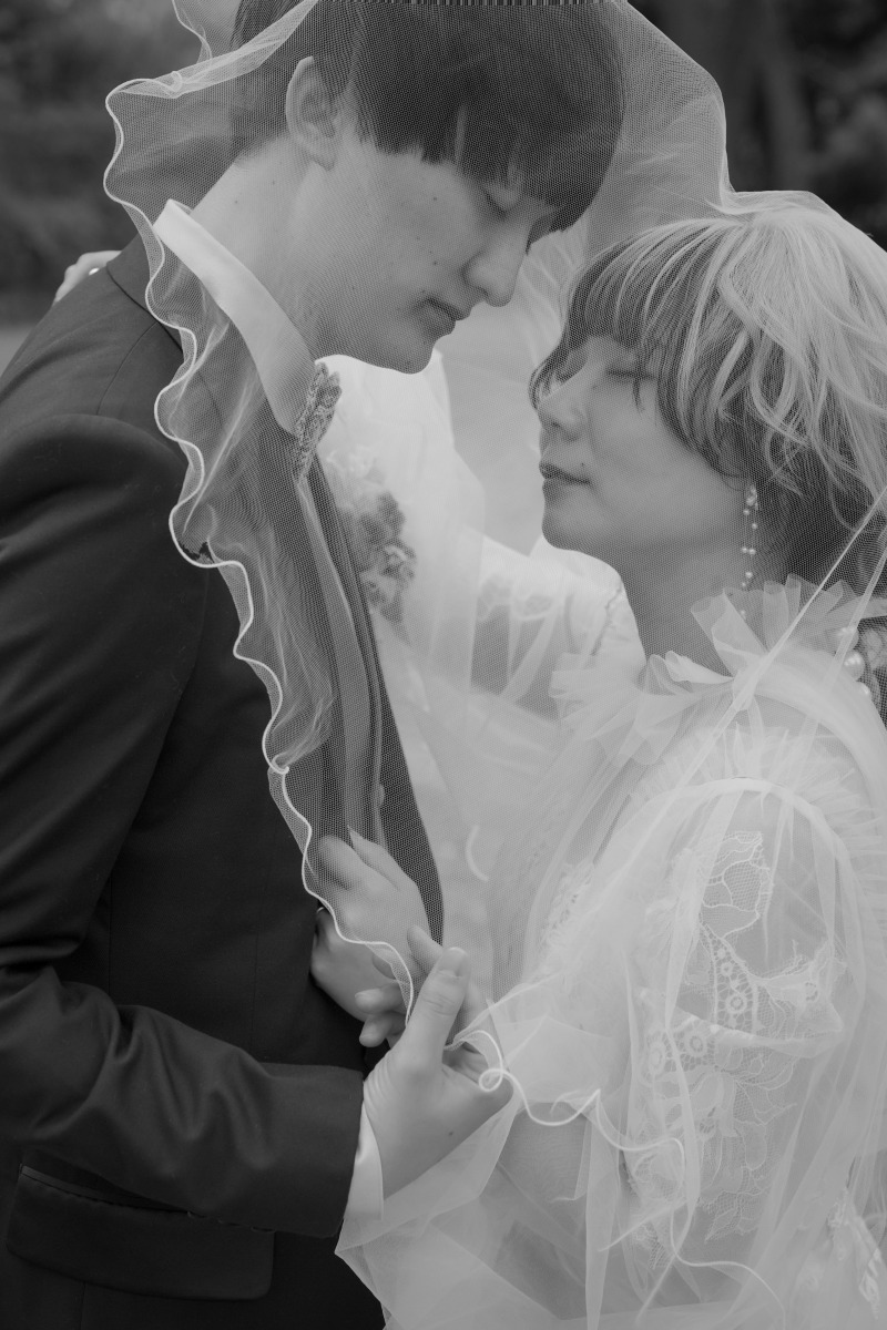 ベールに包まれて