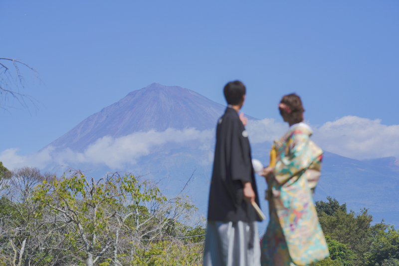 富士山の前で