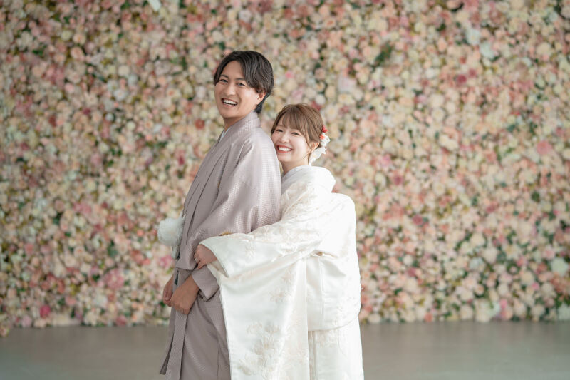 ご新婦様からバックハグ!