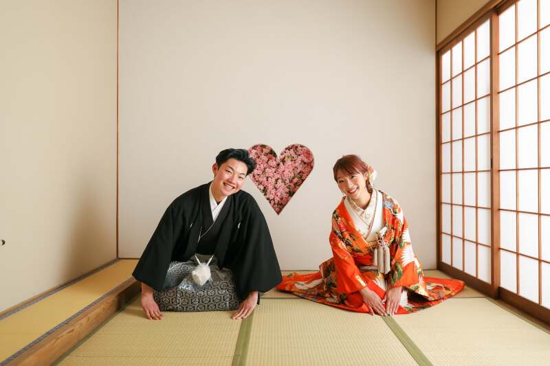 結びは、正座で