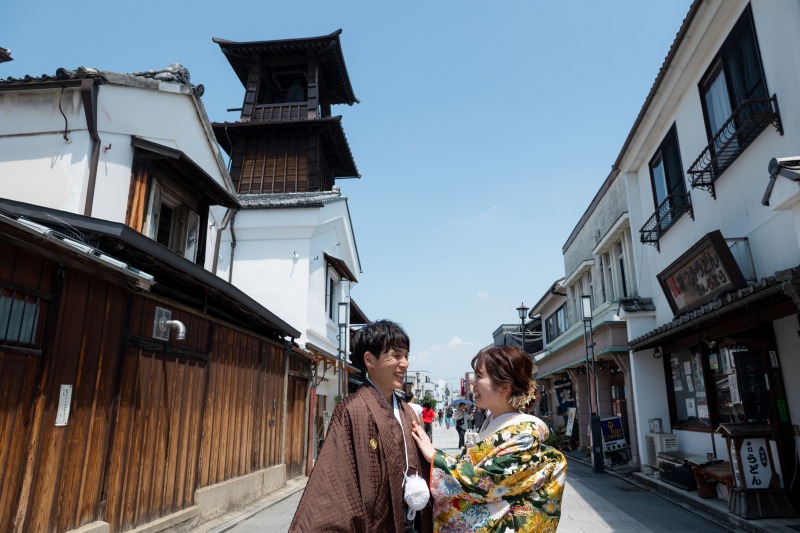 時の鐘を背景に