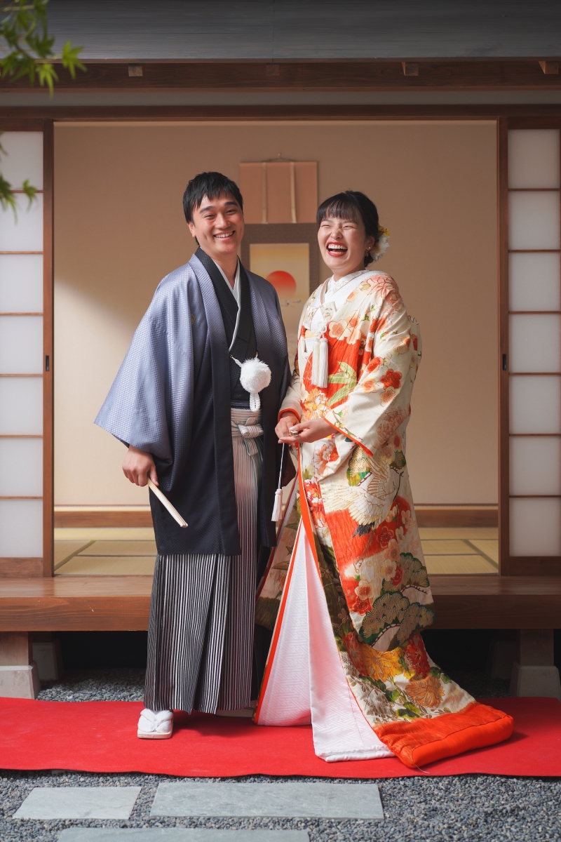 基本の立ち姿でもこの笑顔。