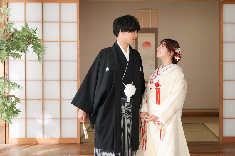 お茶室の前で立ち姿の撮影