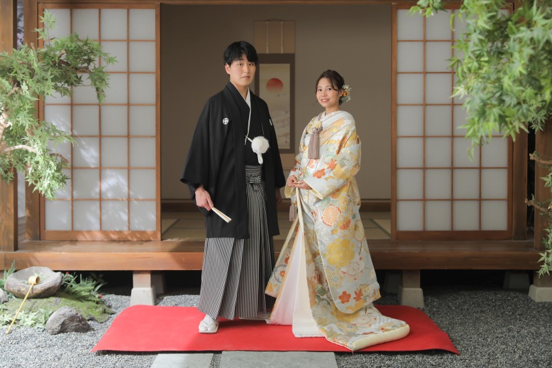 伝統的な立ち姿