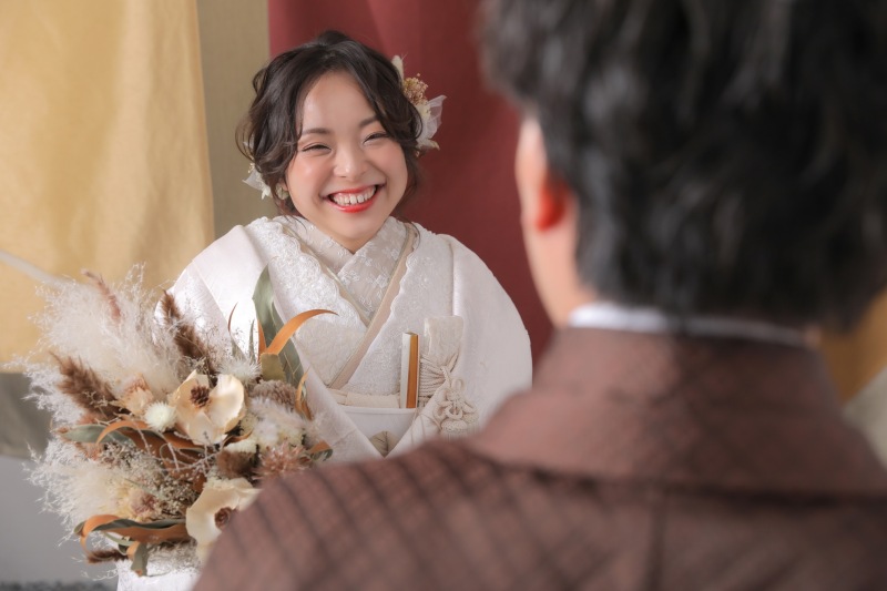 目を合わせると