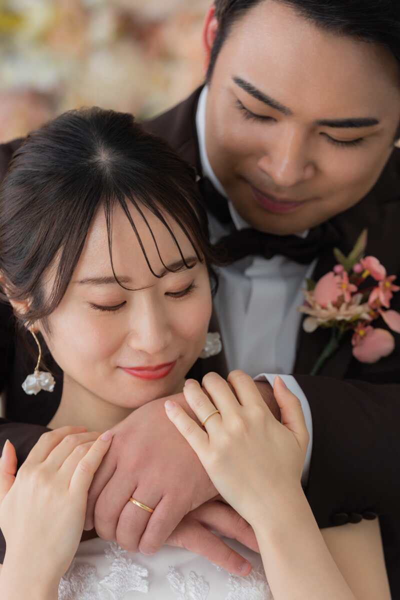 後ろからギュッと