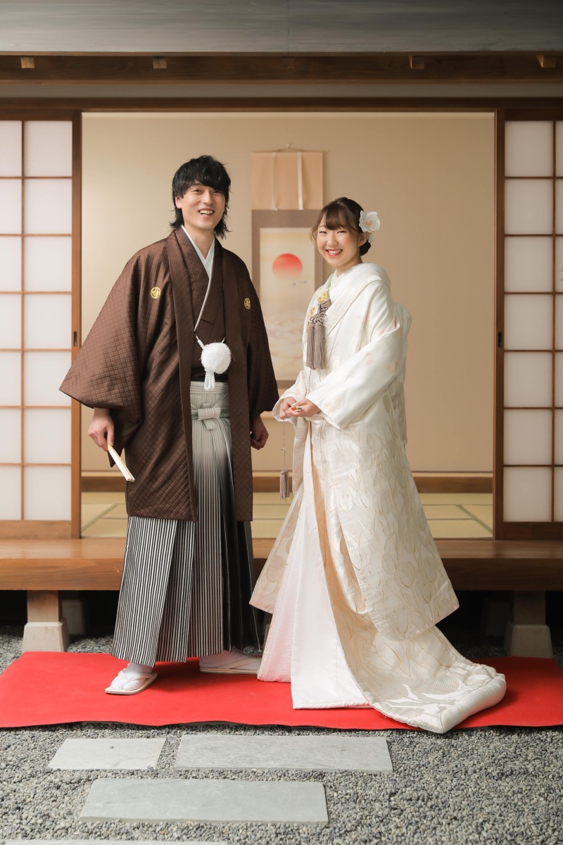 かっちりとしたポージングのお写真も