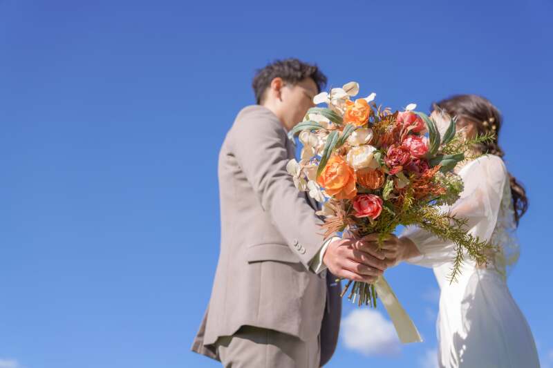 青空をバックに