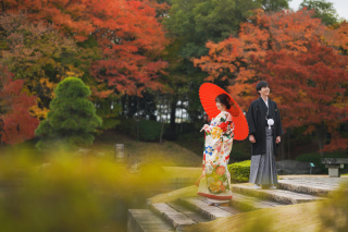 和装の紅葉ロケーションと洋装のスタジオ撮影