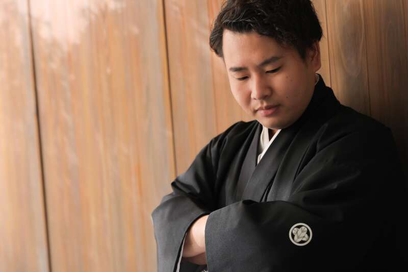 影を活かす新郎さん