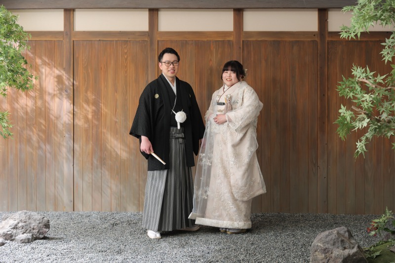 まずは、カッチリとした立ち姿から