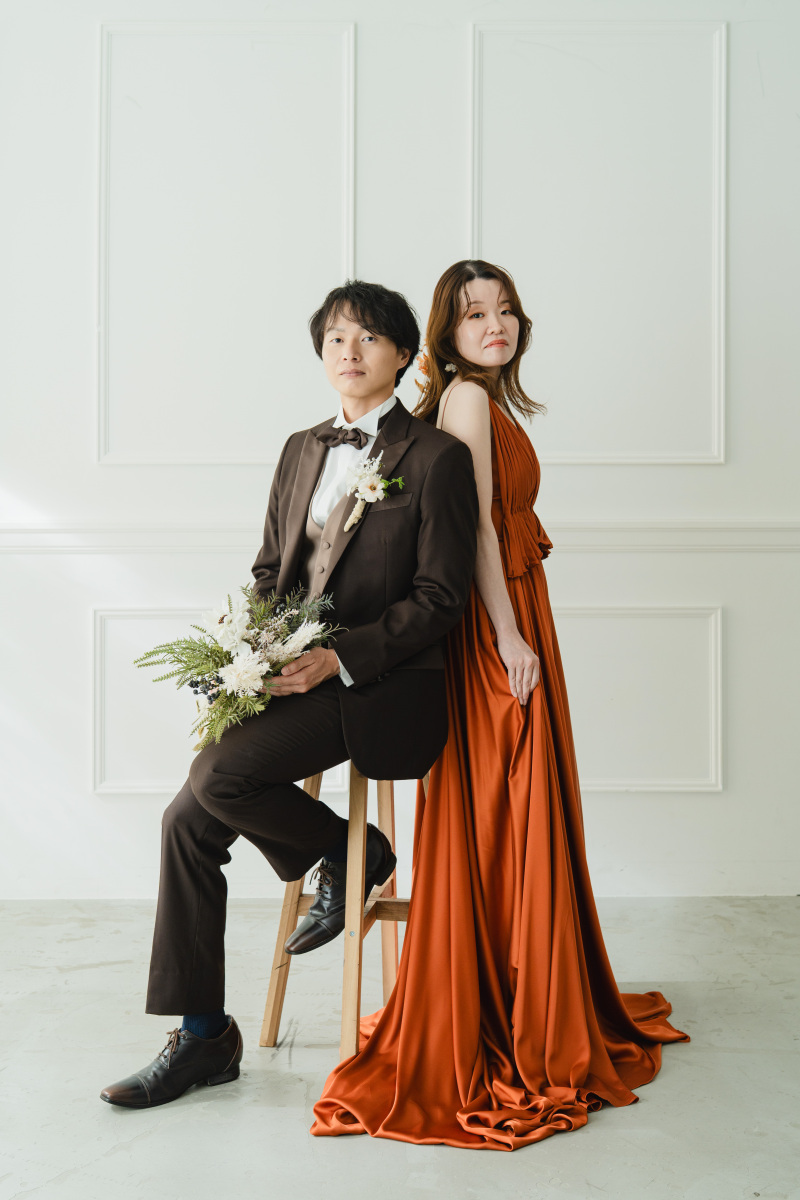 背中合わせで、かっこよく