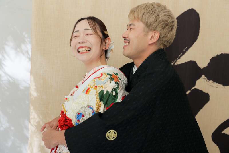 後ろからハグ！