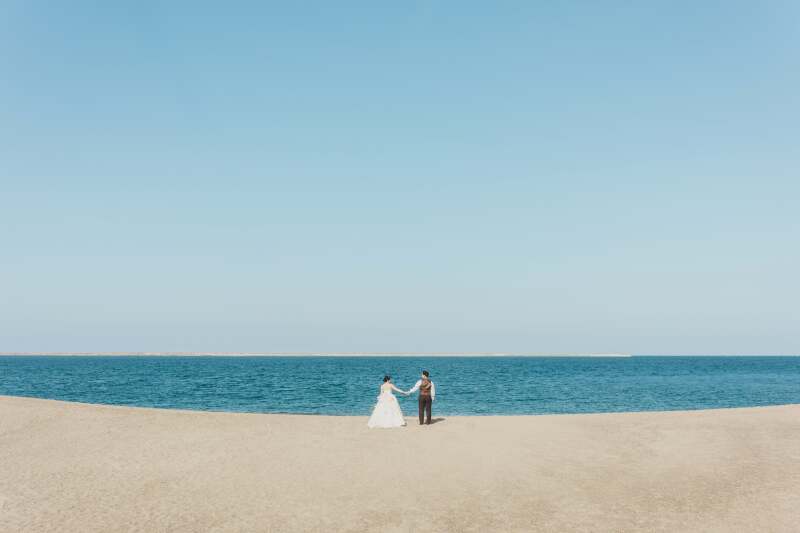 二人っきりの海で