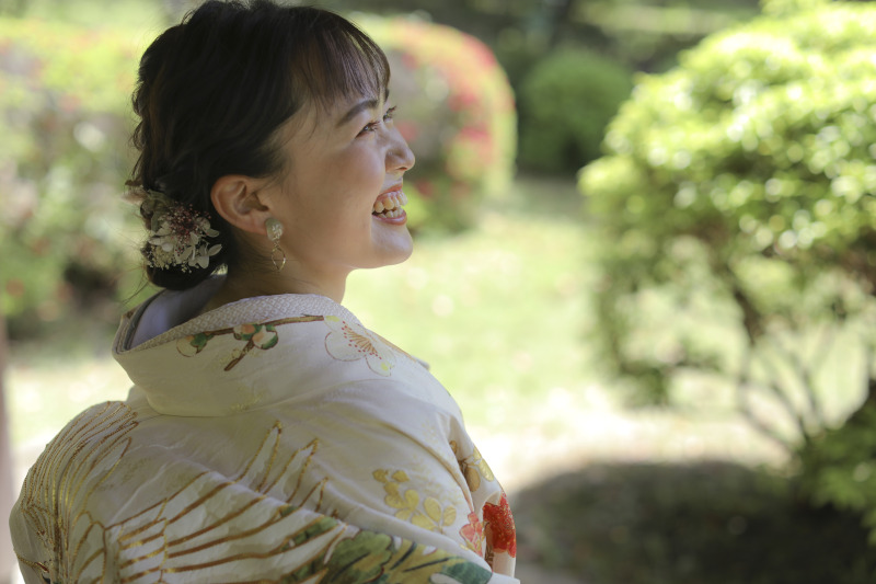 新婦様を見つめる