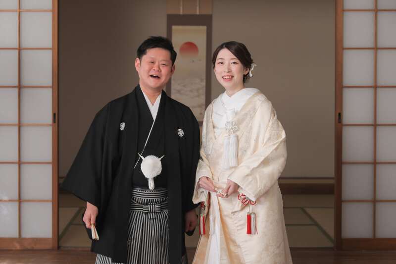 スタジオ内で笑顔の撮影