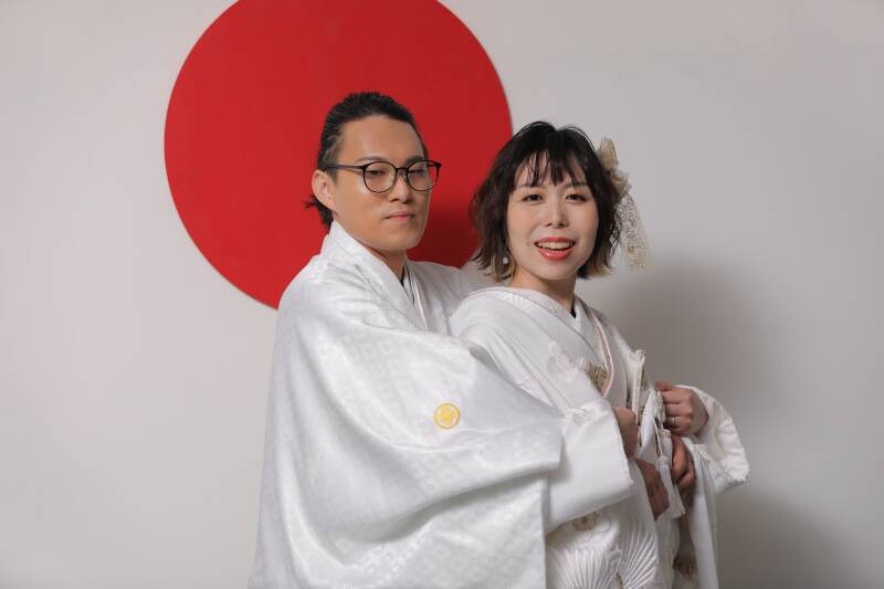 日の丸の背景で