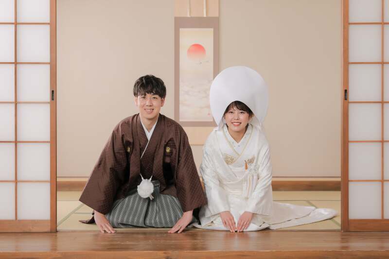 結びは、正座で。