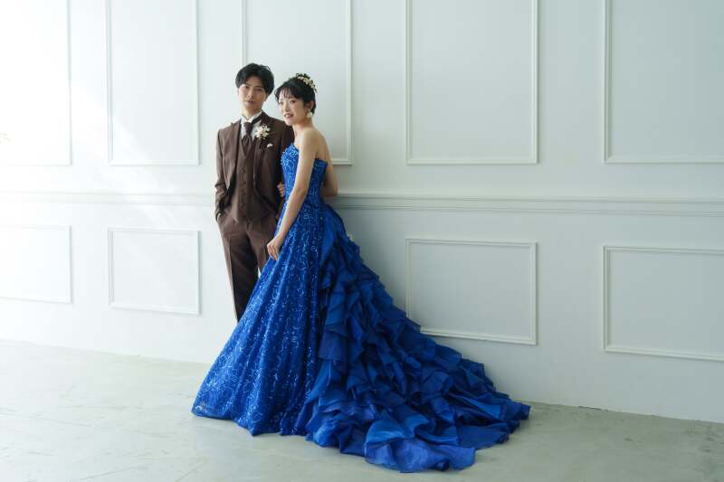 個性の光るカラードレスで