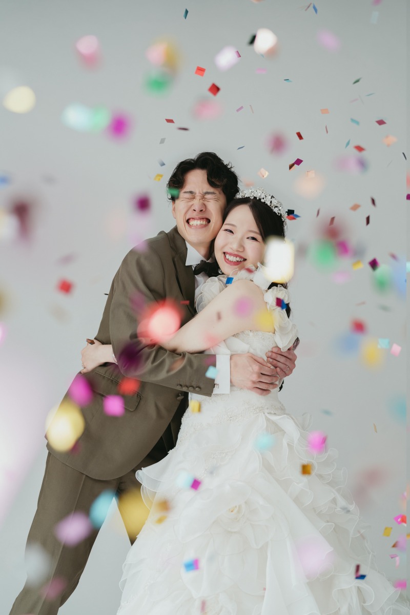 カラフルなコンフェッティでポップに！