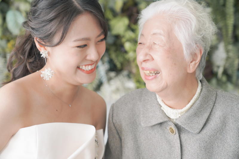 おばあちゃんと新婦さん
