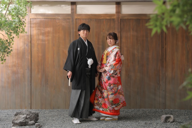 初めは立ち姿で