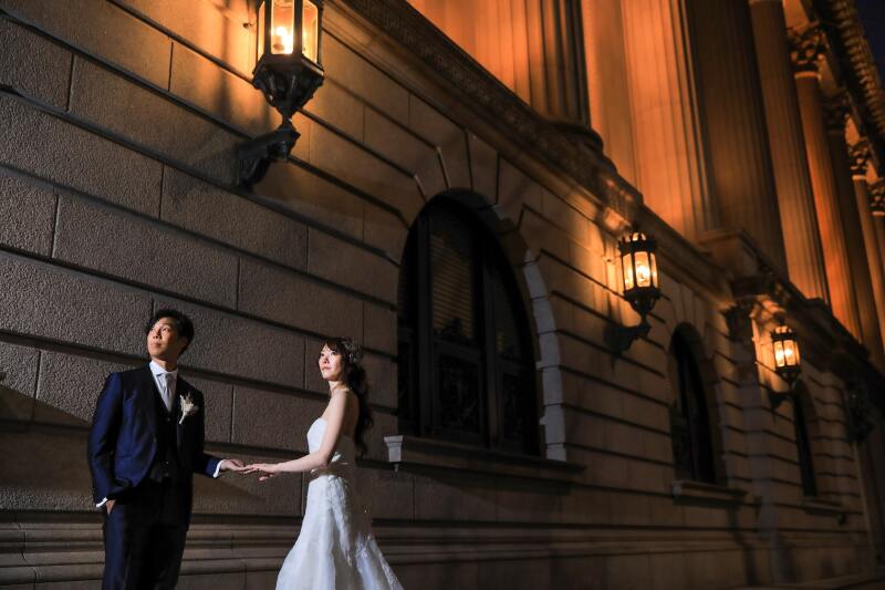 重厚感ある夜景カットを