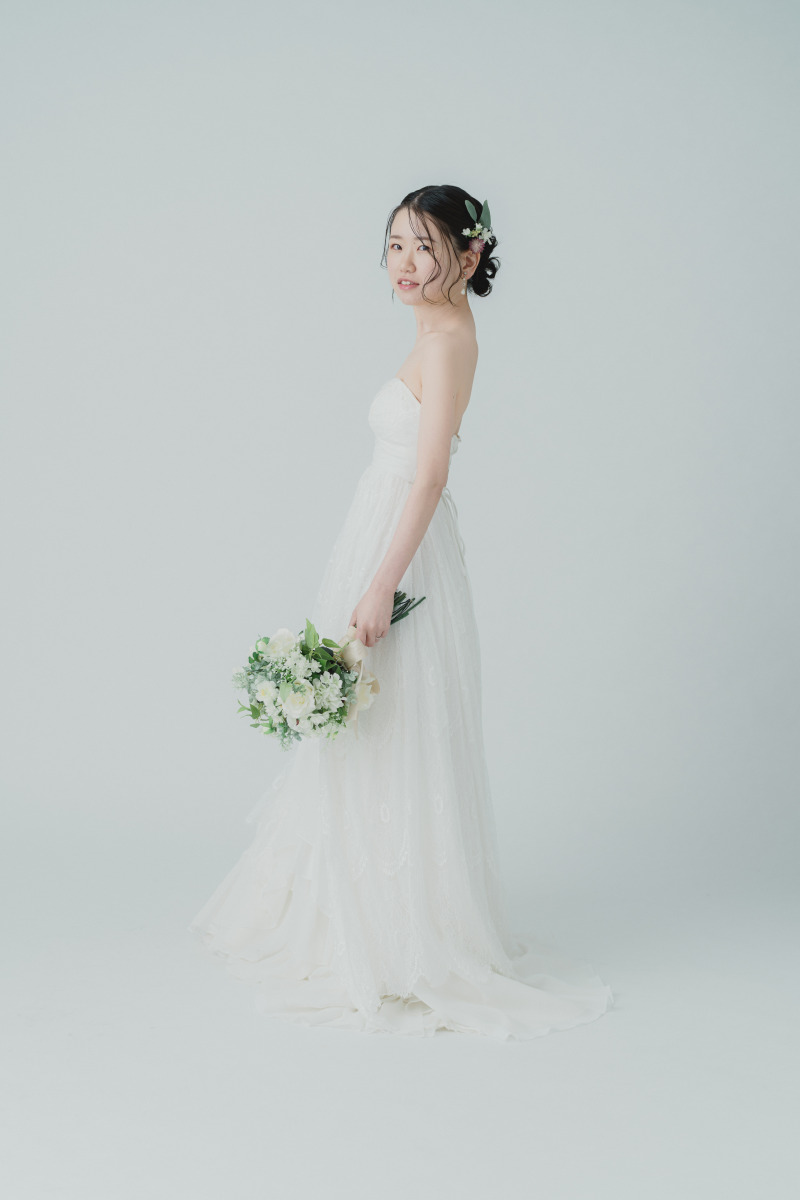 ドレスを振りながら