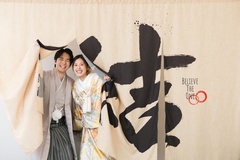 のれんから顔を出して