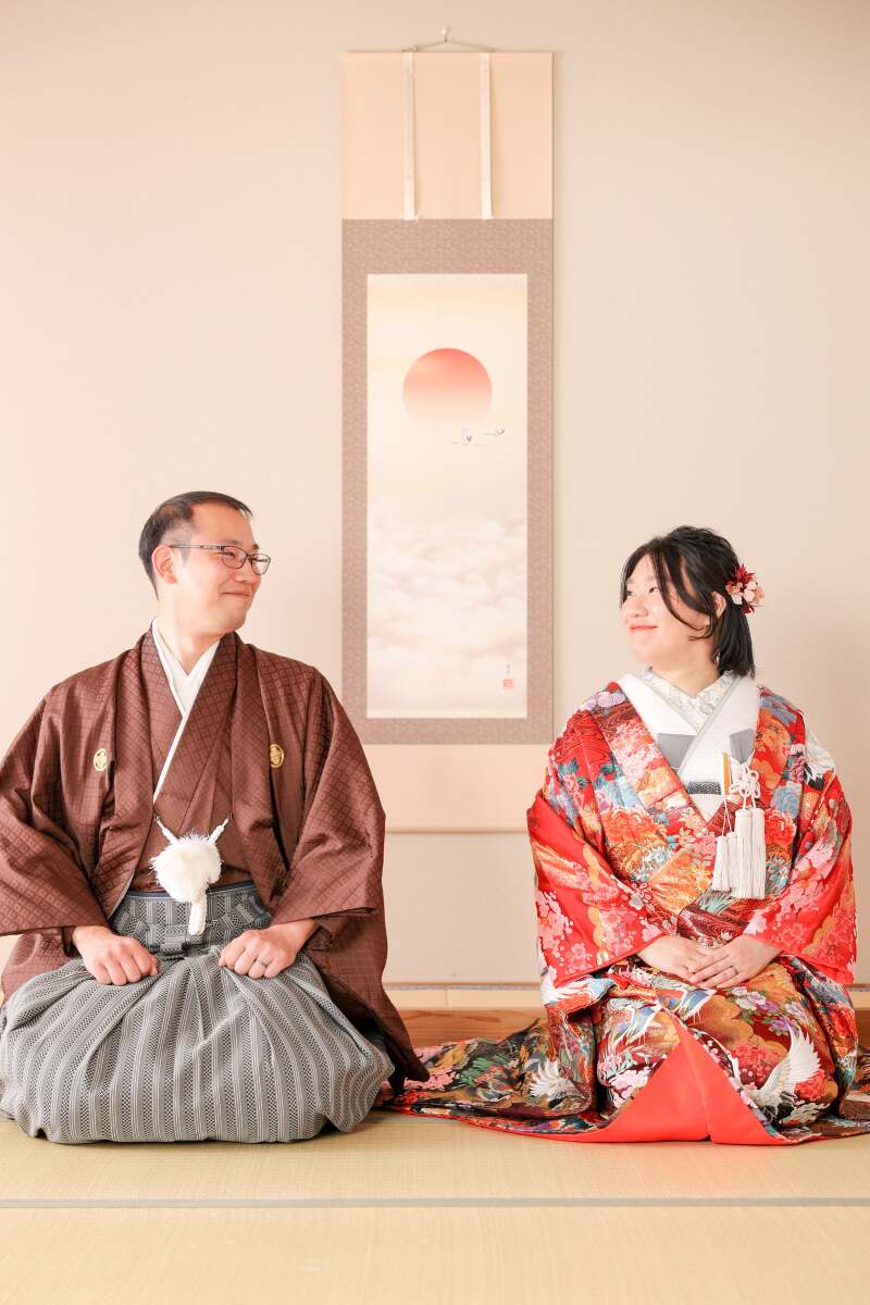 和装ならではの正座で