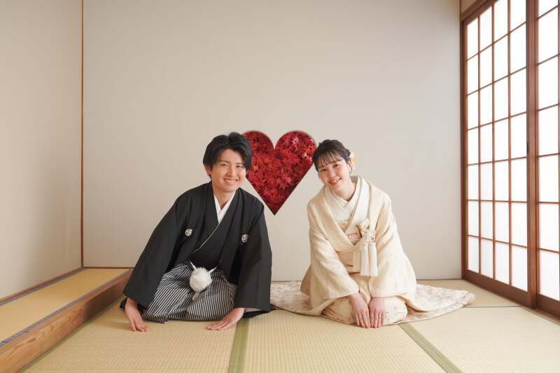 正座のカットで