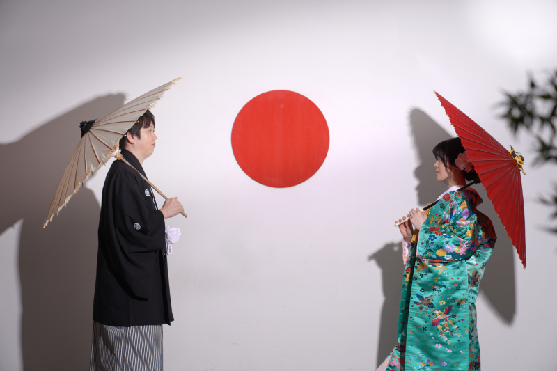 傘を持ちながら!