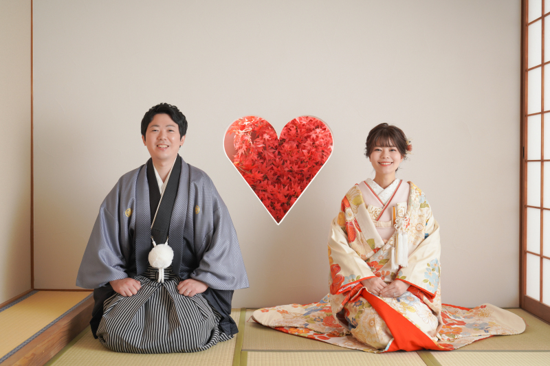 お決まりの正座で。