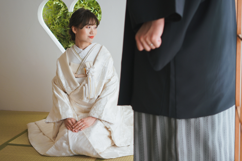 新郎さん越しの