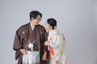 無地背景だからこそ