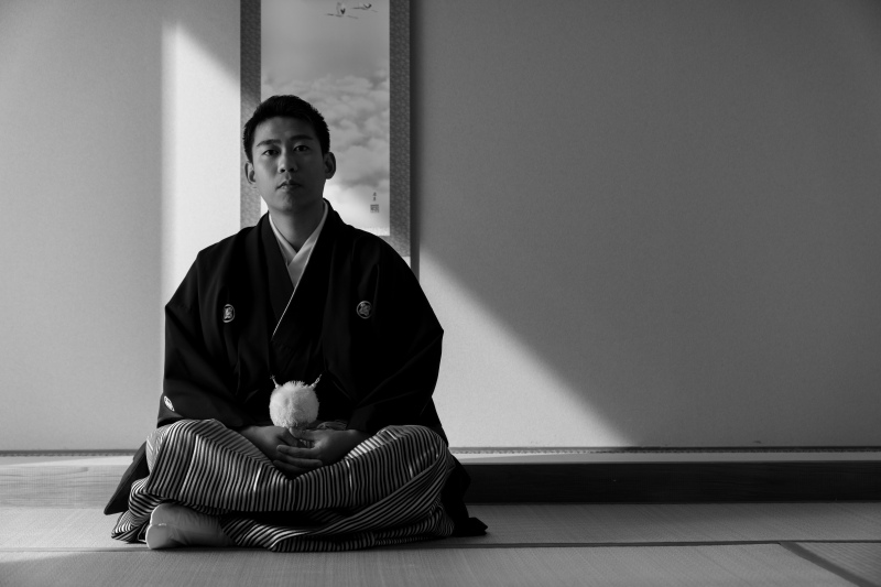 ご新郎様はモノクロで