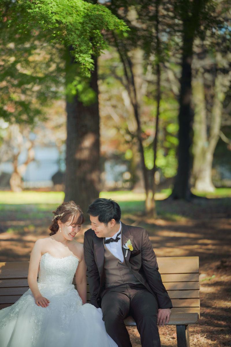 ベンチに座って。