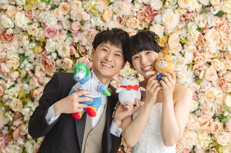 スタジオで笑顔あふれる撮影を