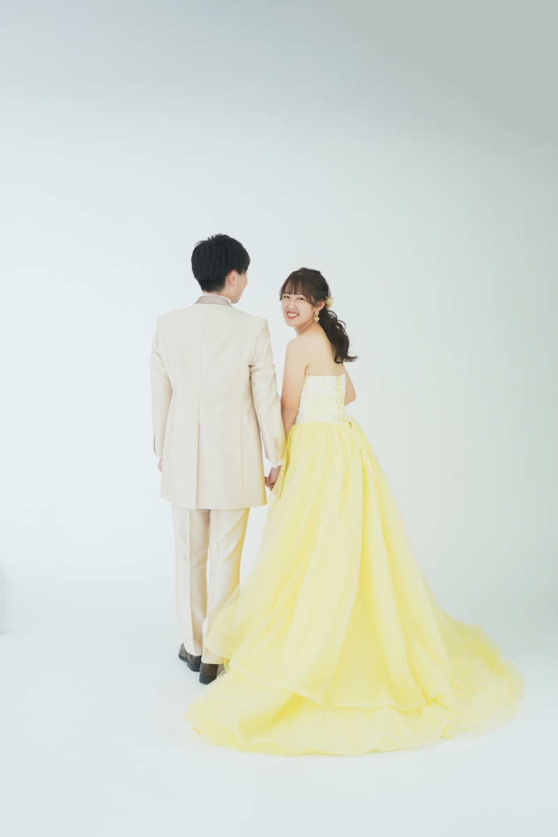 洋装はシンプルに。