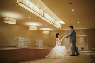 洋装はチャペルで、和装はスタジオで。