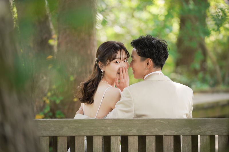 ベンチに座って。