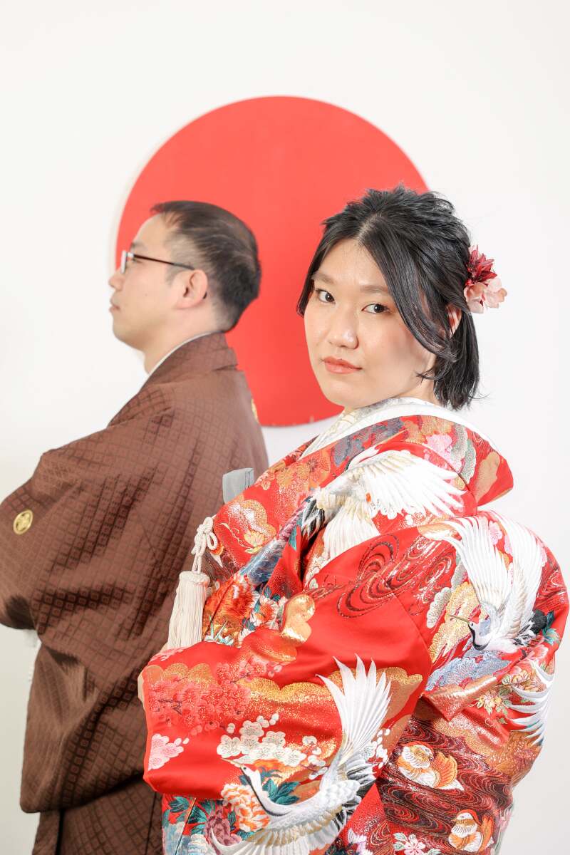 ご新婦様のクールな表情も