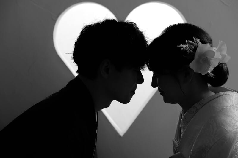 ハートをバックに