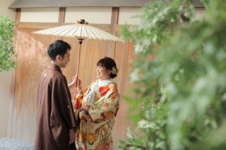 屋内庭園にて笑顔の撮影